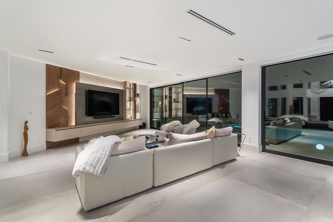 For Sale: $4,850,000 (5 beds, 5 baths, 6530 Square Feet)