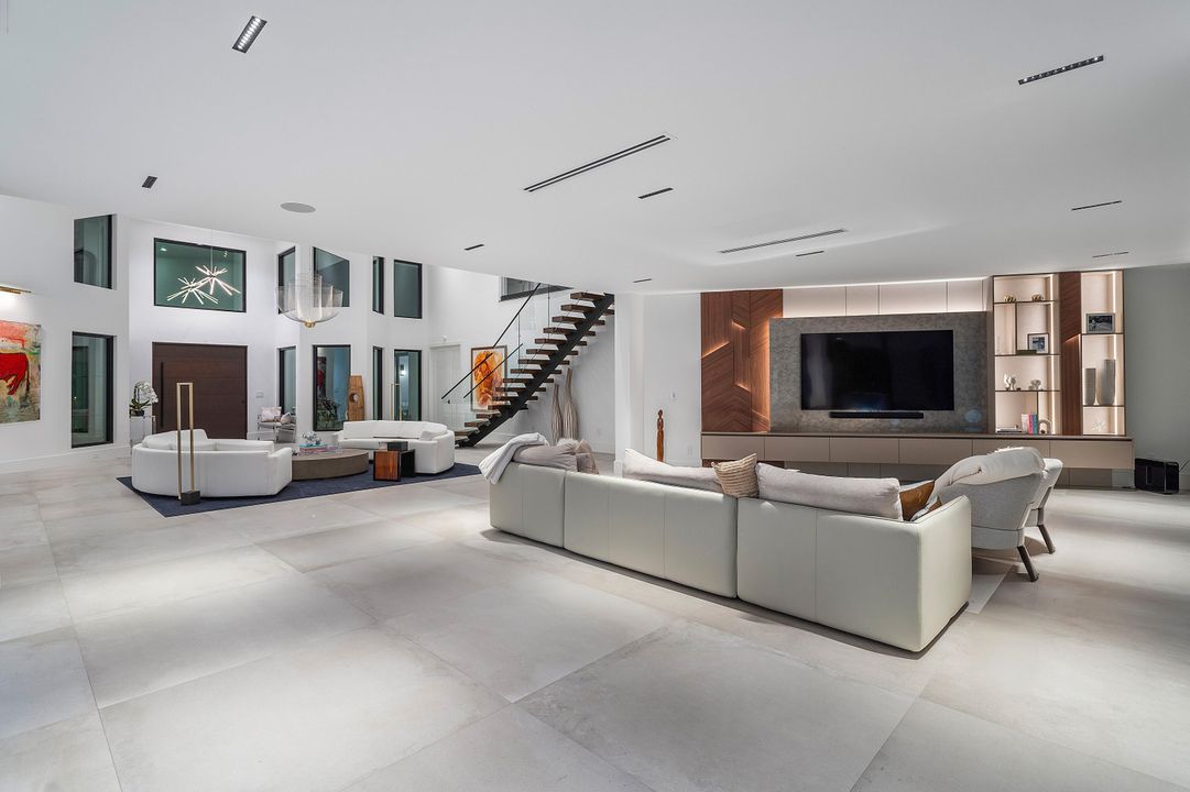 For Sale: $4,850,000 (5 beds, 5 baths, 6530 Square Feet)