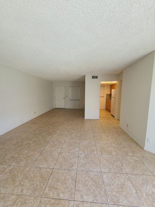 For Sale: $164,500 (1 beds, 1 baths, 775 Square Feet)