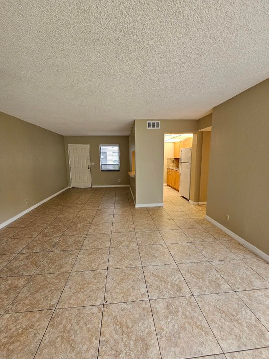 For Sale: $164,500 (1 beds, 1 baths, 775 Square Feet)