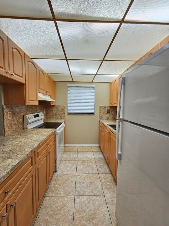 For Sale: $164,500 (1 beds, 1 baths, 775 Square Feet)