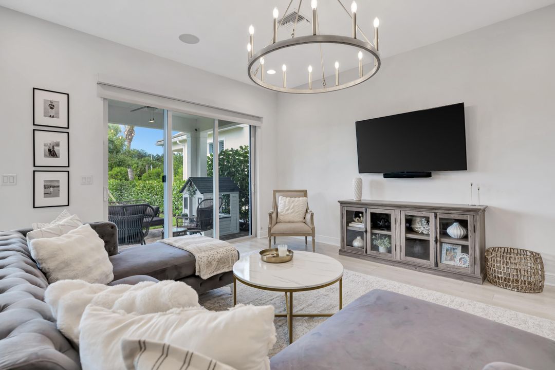 Active With Contract: $999,900 (4 beds, 3 baths, 2502 Square Feet)