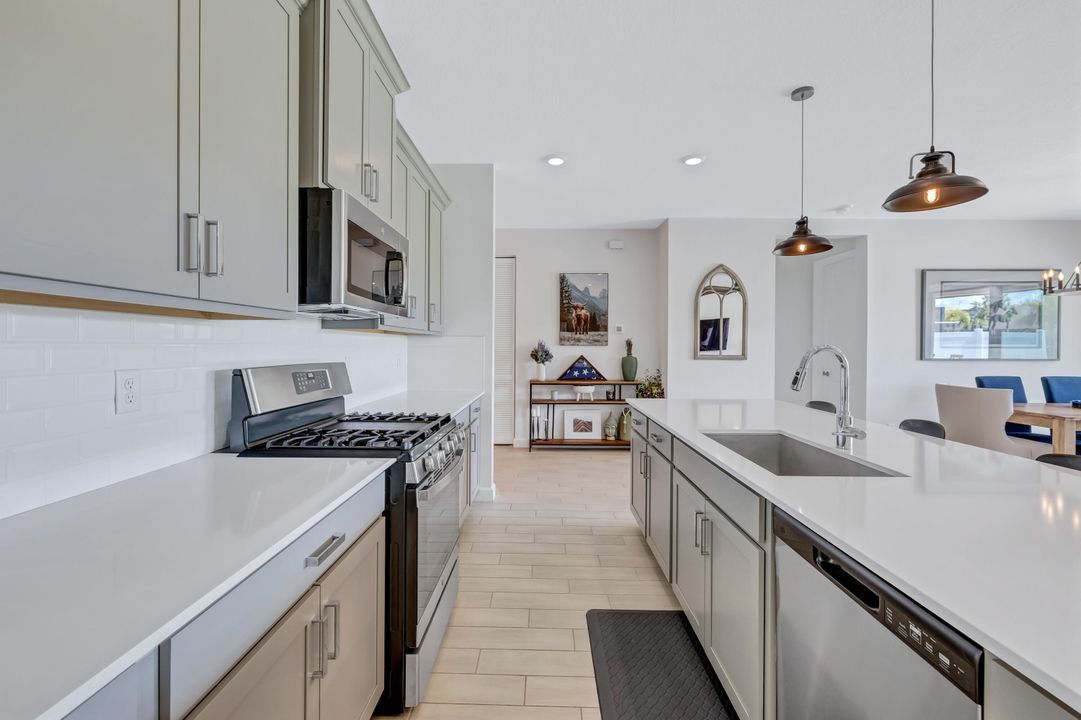 Active With Contract: $4,200 (3 beds, 2 baths, 1811 Square Feet)