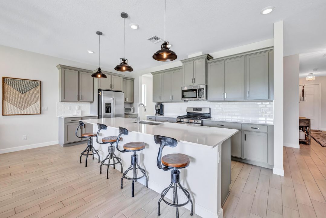 Active With Contract: $4,200 (3 beds, 2 baths, 1811 Square Feet)