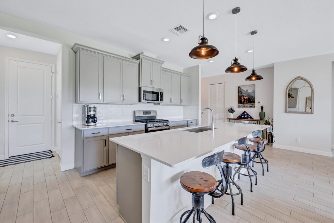 Active With Contract: $4,200 (3 beds, 2 baths, 1811 Square Feet)