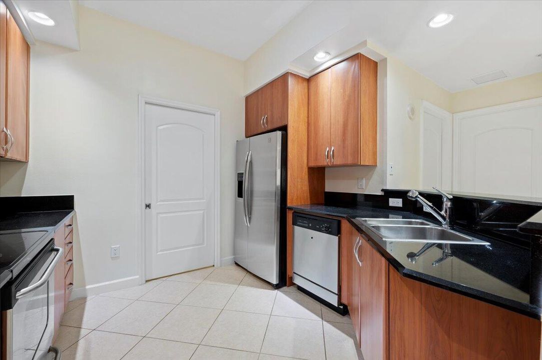 Active With Contract: $3,500 (2 beds, 2 baths, 1333 Square Feet)