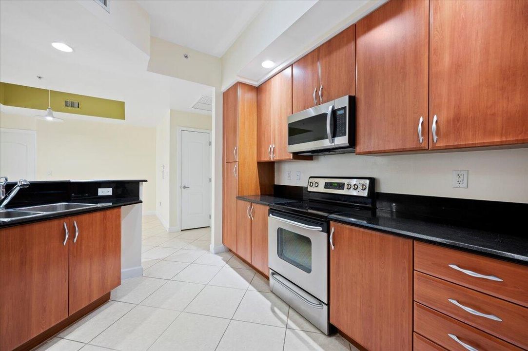 Active With Contract: $3,500 (2 beds, 2 baths, 1333 Square Feet)