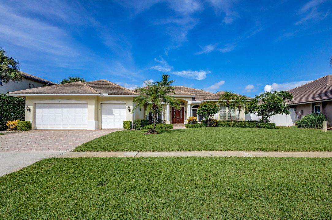 Active With Contract: $2,500,000 (4 beds, 3 baths, 2622 Square Feet)