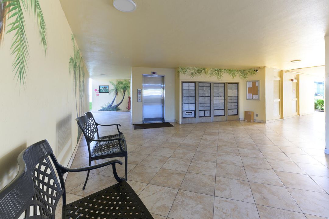 Active With Contract: $2,700 (2 beds, 2 baths, 1079 Square Feet)