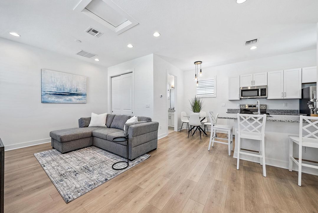 Active With Contract: $1,449,000 (3 beds, 2 baths, 2516 Square Feet)