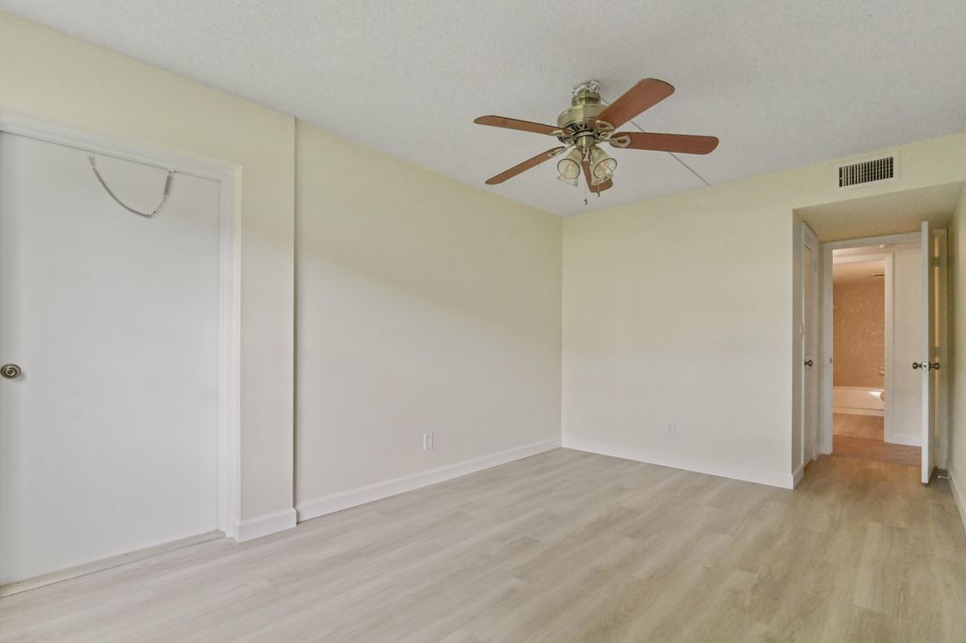 Active With Contract: $200,000 (2 beds, 2 baths, 1070 Square Feet)