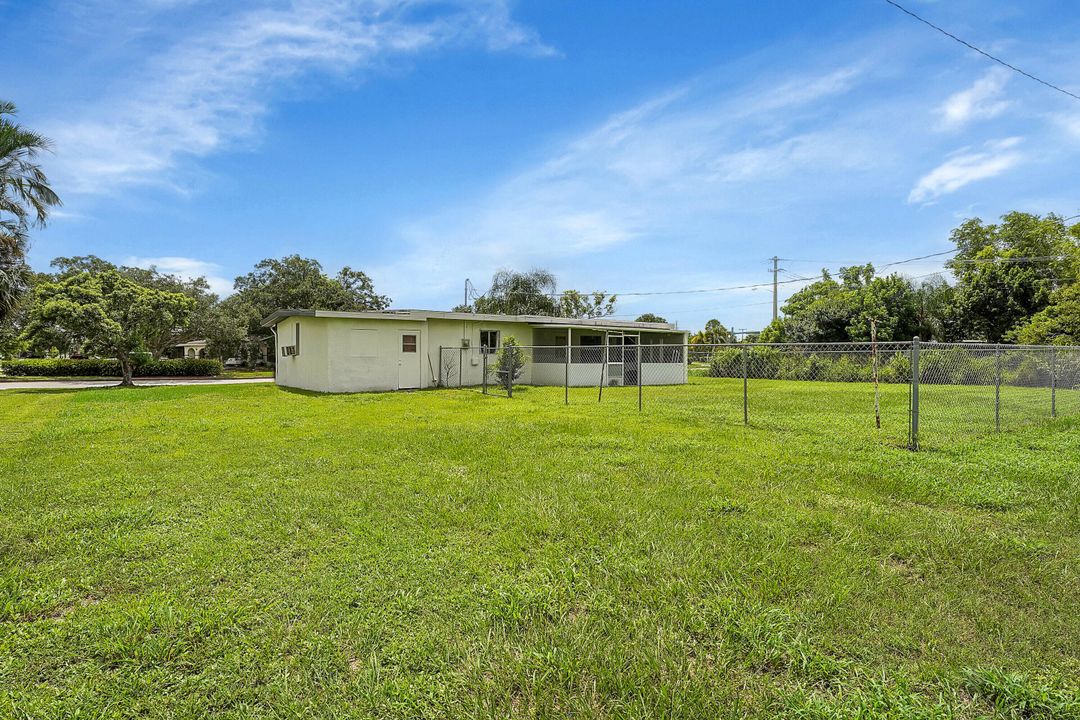 Active With Contract: $273,500 (2 beds, 1 baths, 1089 Square Feet)