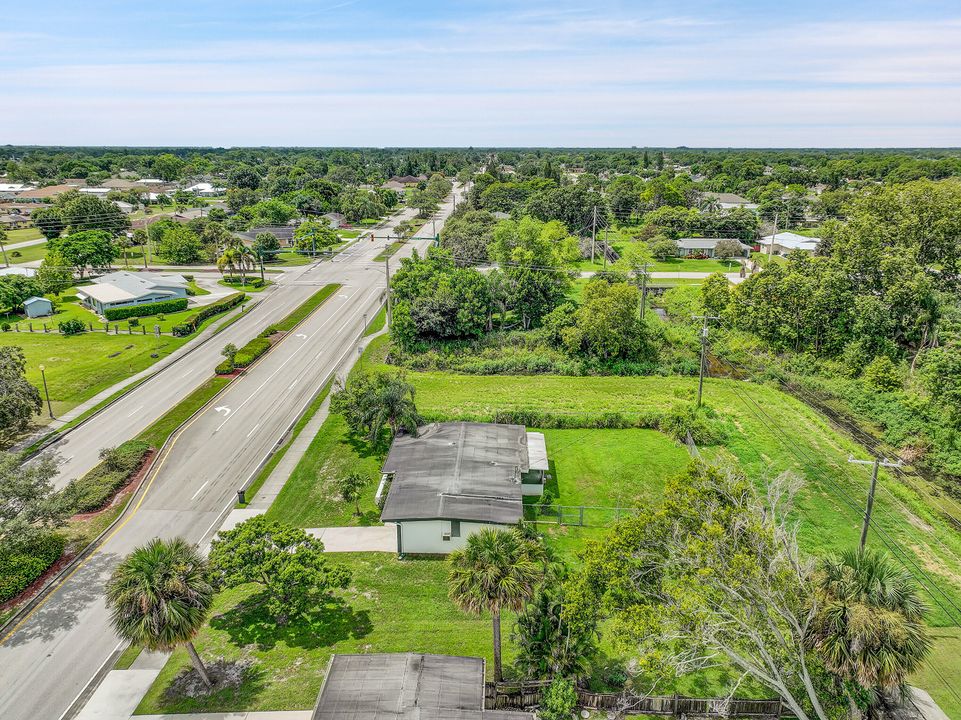 Active With Contract: $273,500 (2 beds, 1 baths, 1089 Square Feet)