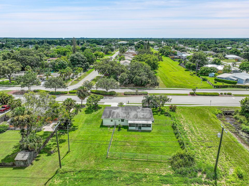 Active With Contract: $273,500 (2 beds, 1 baths, 1089 Square Feet)