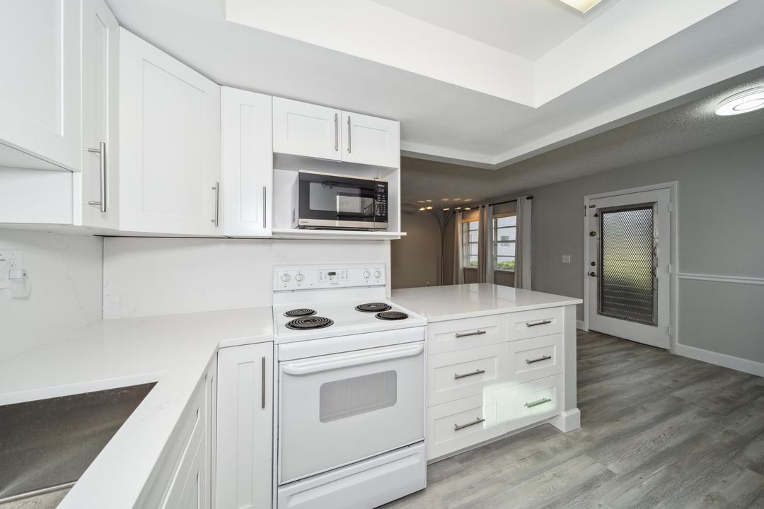 Active With Contract: $1,500 (2 beds, 2 baths, 920 Square Feet)