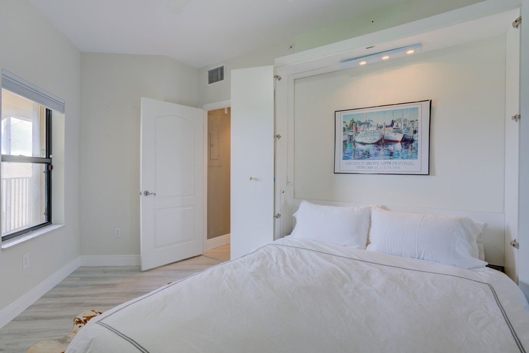 Active With Contract: $2,800 (2 beds, 2 baths, 1192 Square Feet)