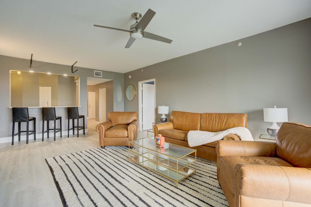 Active With Contract: $2,800 (2 beds, 2 baths, 1192 Square Feet)