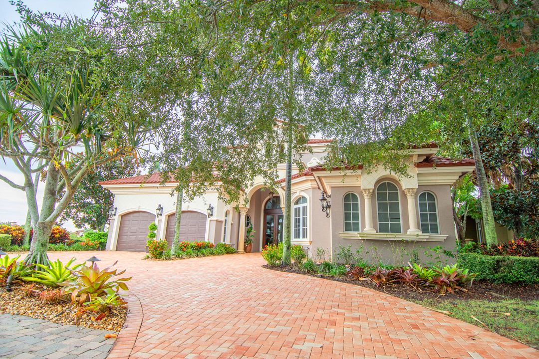 For Sale: $1,499,000 (5 beds, 6 baths, 5066 Square Feet)