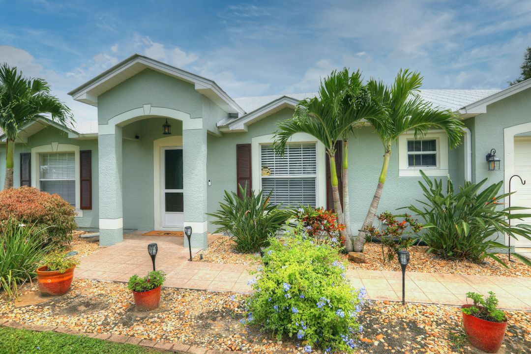 Active With Contract: $475,000 (4 beds, 2 baths, 2000 Square Feet)