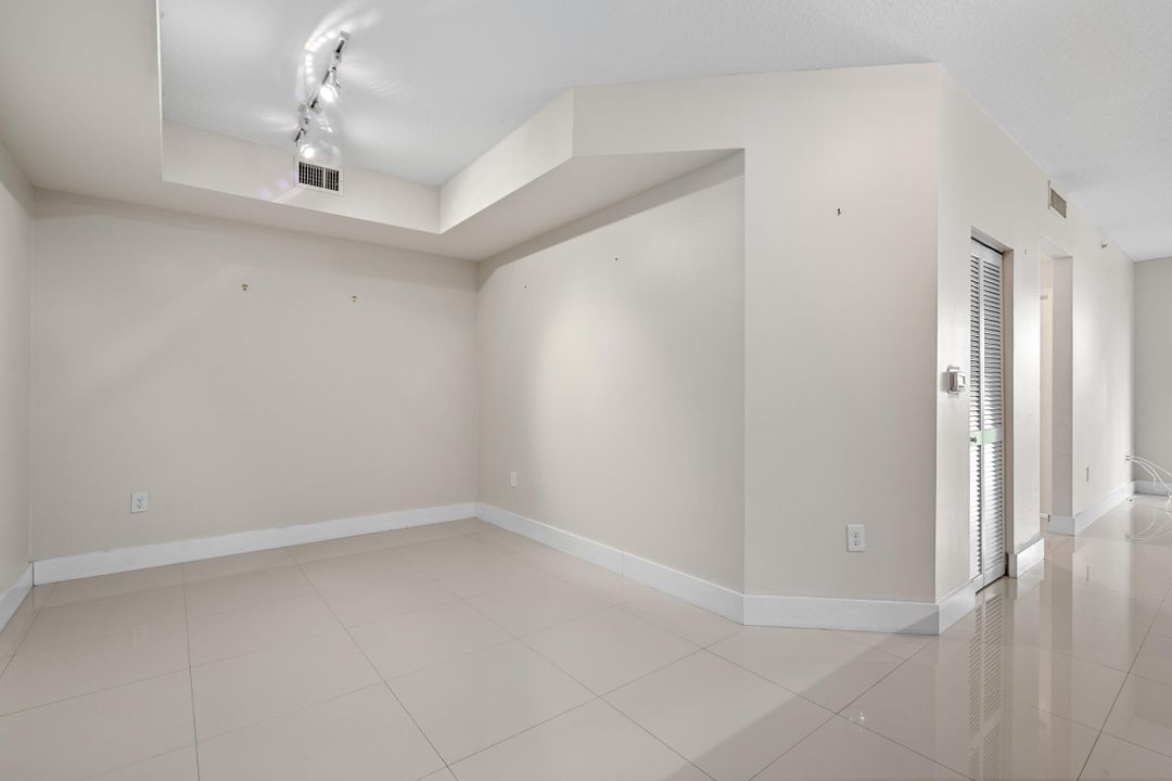 Active With Contract: $3,150 (2 beds, 2 baths, 1243 Square Feet)