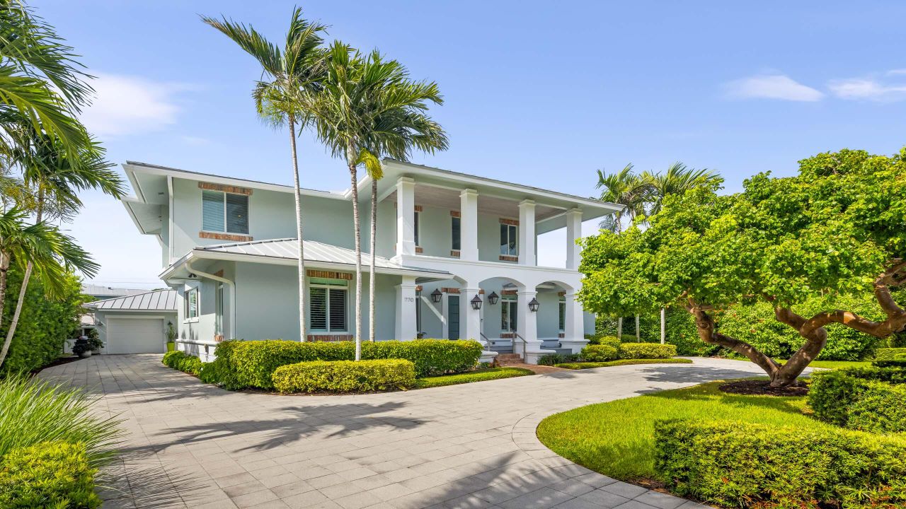 Active With Contract: $2,495,000 (5 beds, 4 baths, 3172 Square Feet)