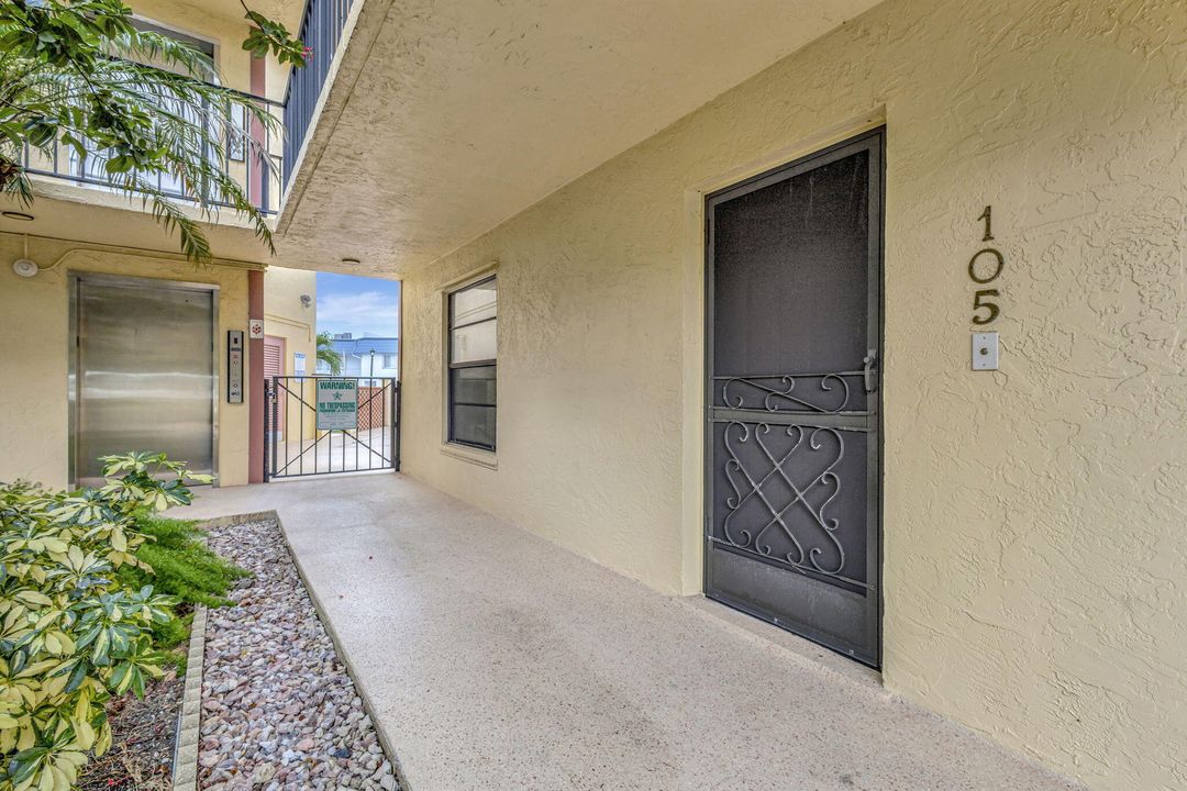 Active With Contract: $246,000 (2 beds, 2 baths, 1200 Square Feet)