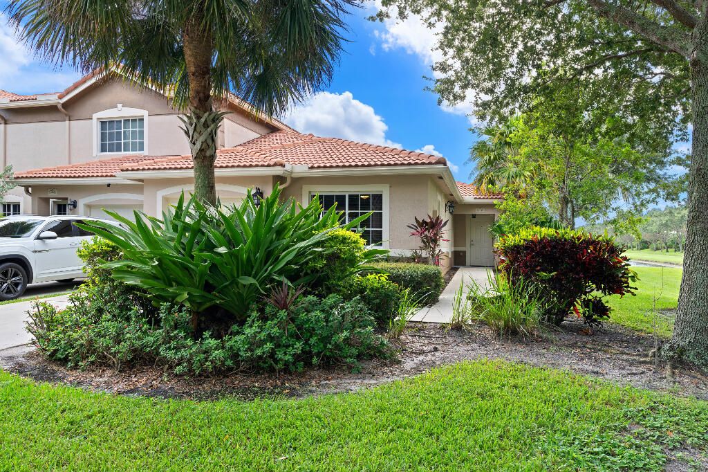 Active With Contract: $399,000 (3 beds, 2 baths, 1361 Square Feet)