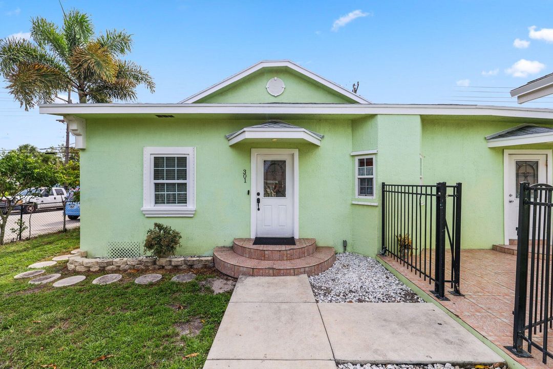 Active With Contract: $565,000 (3 beds, 3 baths, 1690 Square Feet)