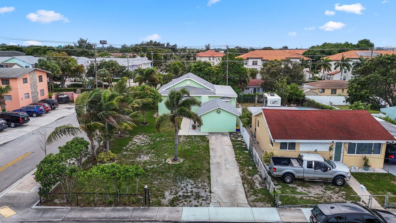 Active With Contract: $565,000 (3 beds, 3 baths, 1690 Square Feet)