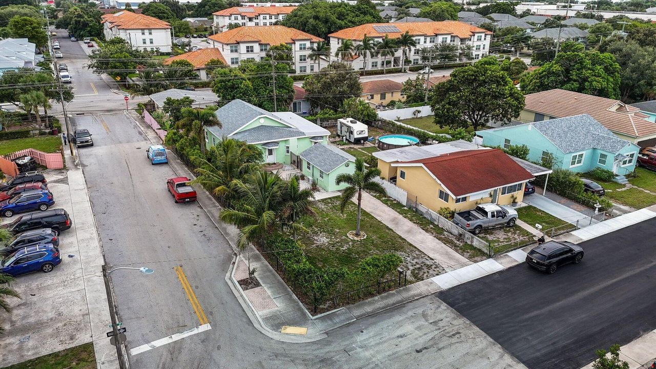 Active With Contract: $565,000 (3 beds, 3 baths, 1690 Square Feet)