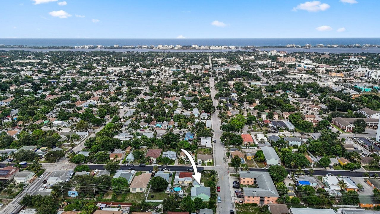 Active With Contract: $565,000 (3 beds, 3 baths, 1690 Square Feet)