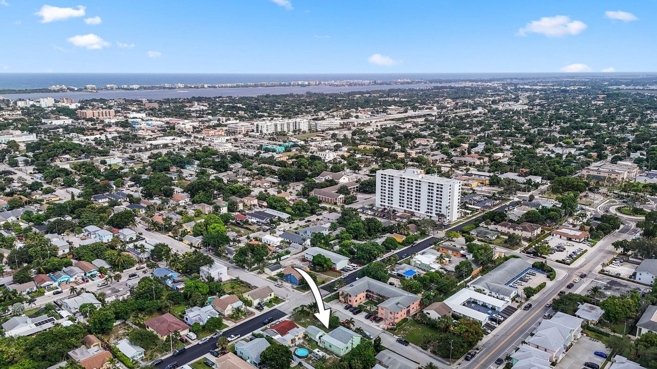 Active With Contract: $565,000 (3 beds, 3 baths, 1690 Square Feet)