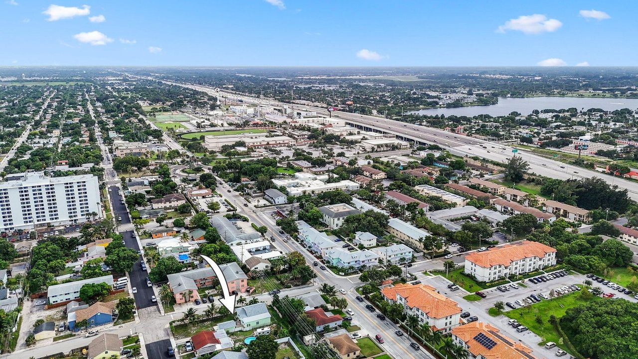 Active With Contract: $565,000 (3 beds, 3 baths, 1690 Square Feet)