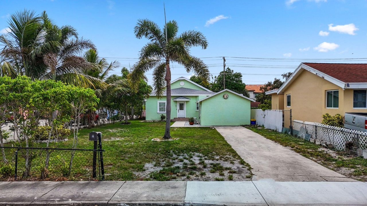 Active With Contract: $565,000 (3 beds, 3 baths, 1690 Square Feet)