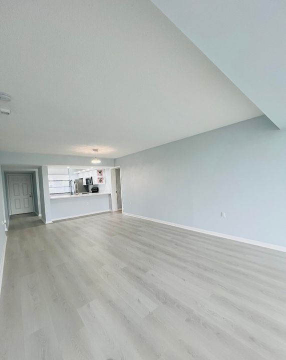 Active With Contract: $2,300 (2 beds, 2 baths, 1442 Square Feet)