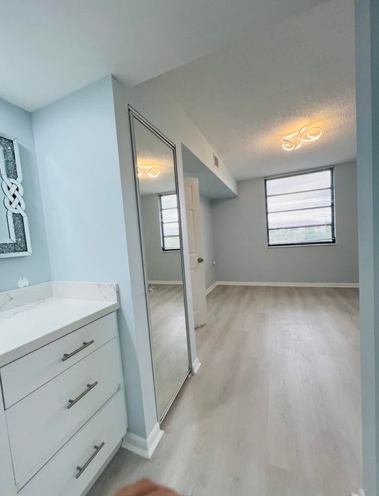 Active With Contract: $2,300 (2 beds, 2 baths, 1442 Square Feet)