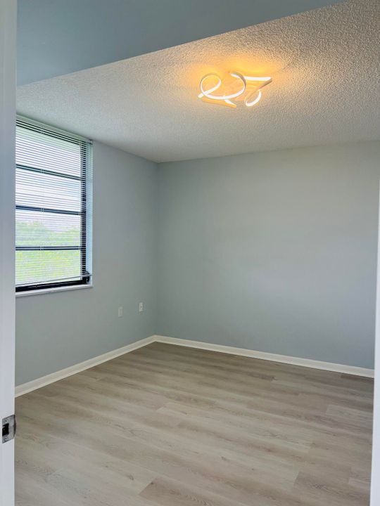 Active With Contract: $2,300 (2 beds, 2 baths, 1442 Square Feet)