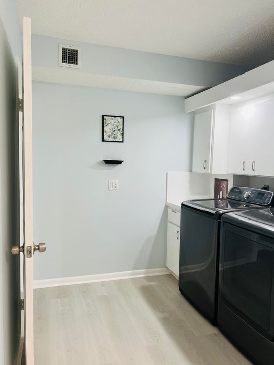 Active With Contract: $2,300 (2 beds, 2 baths, 1442 Square Feet)