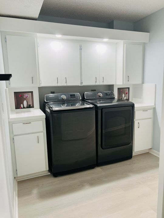 Active With Contract: $2,300 (2 beds, 2 baths, 1442 Square Feet)