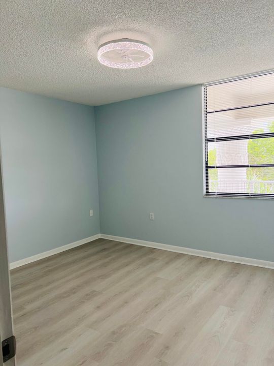 Active With Contract: $2,300 (2 beds, 2 baths, 1442 Square Feet)