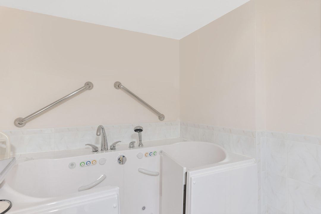 For Sale: $1,100,000 (2 beds, 2 baths, 1822 Square Feet)