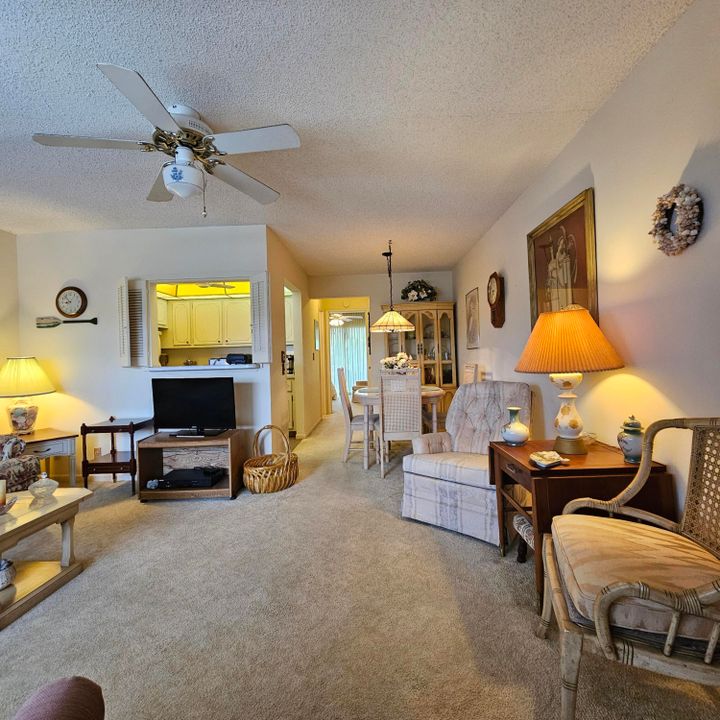 Active With Contract: $1,400 (1 beds, 1 baths, 587 Square Feet)