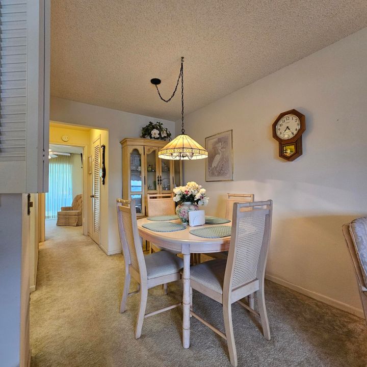 Active With Contract: $1,400 (1 beds, 1 baths, 587 Square Feet)