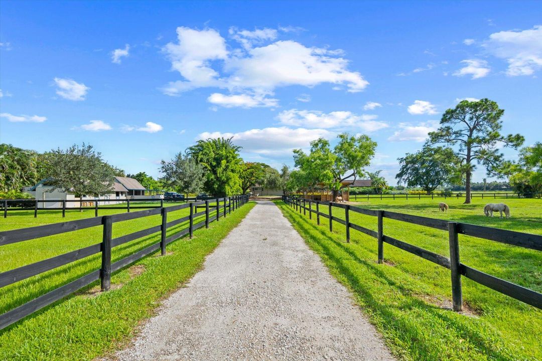 For Sale: $2,500,000 (4 beds, 3 baths, 2550 Square Feet)