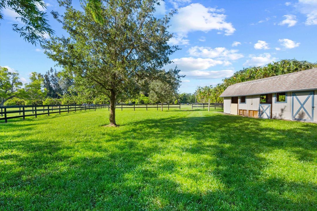 For Sale: $2,500,000 (4 beds, 3 baths, 2550 Square Feet)