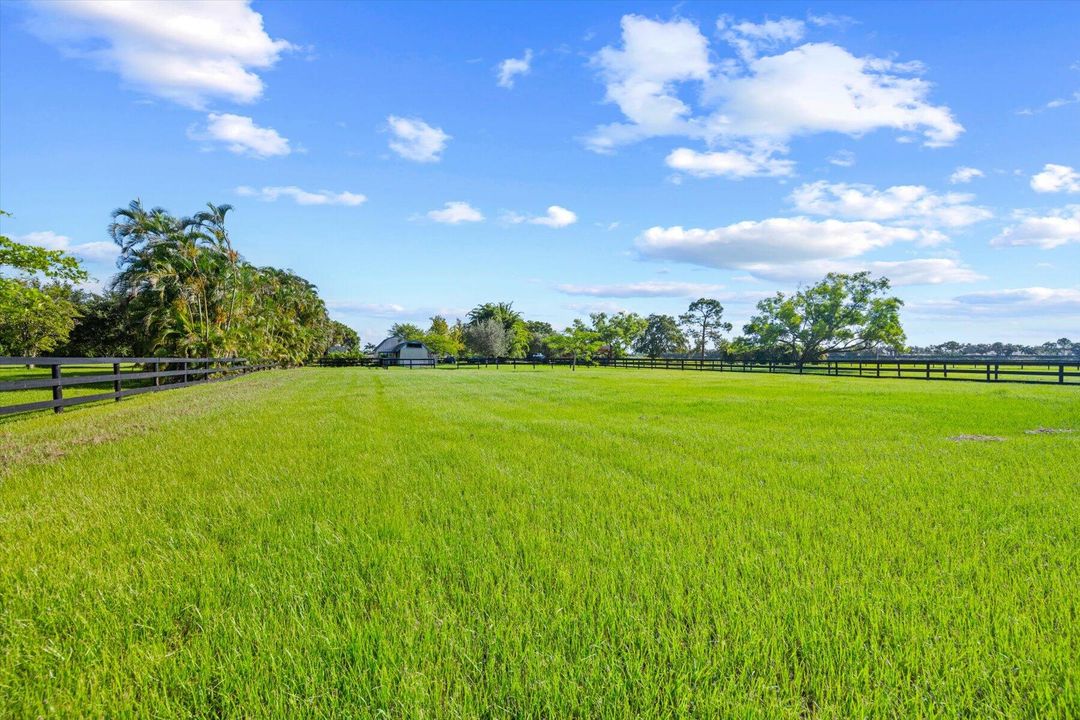 For Sale: $2,500,000 (4 beds, 3 baths, 2550 Square Feet)