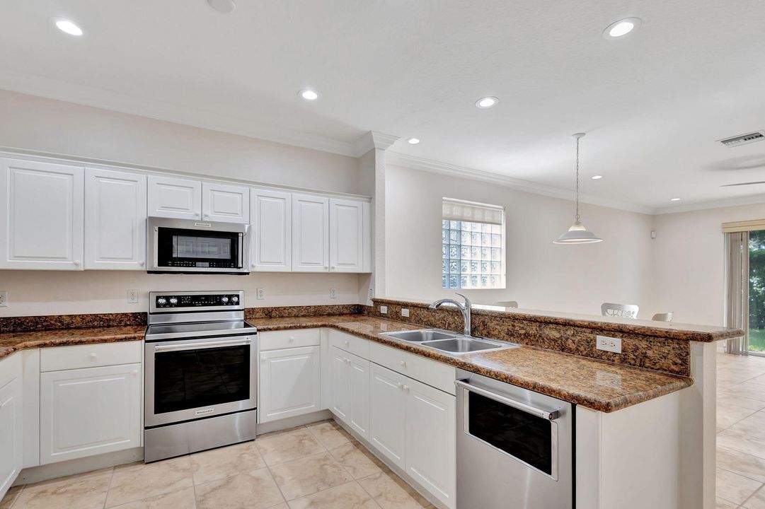 For Sale: $478,500 (3 beds, 2 baths, 1936 Square Feet)