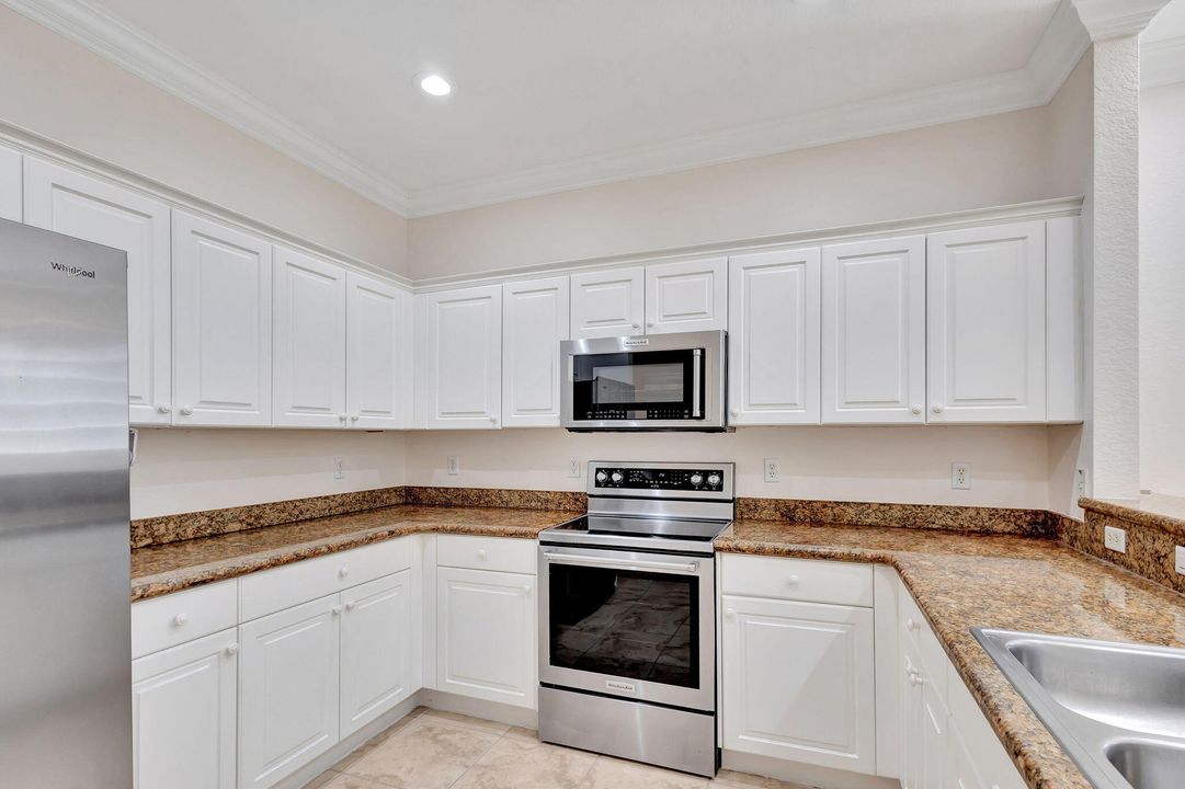 For Sale: $478,500 (3 beds, 2 baths, 1936 Square Feet)