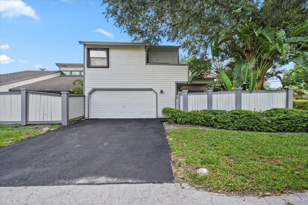 Active With Contract: $6,000 (3 beds, 2 baths, 2495 Square Feet)