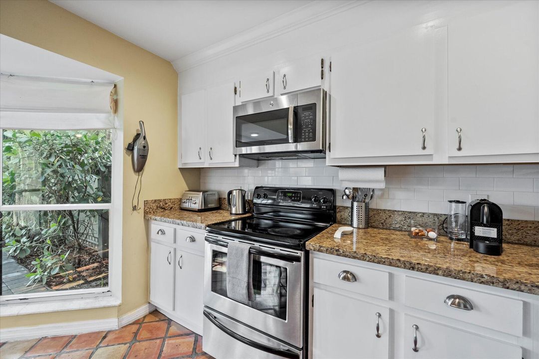 Active With Contract: $6,000 (3 beds, 2 baths, 2495 Square Feet)